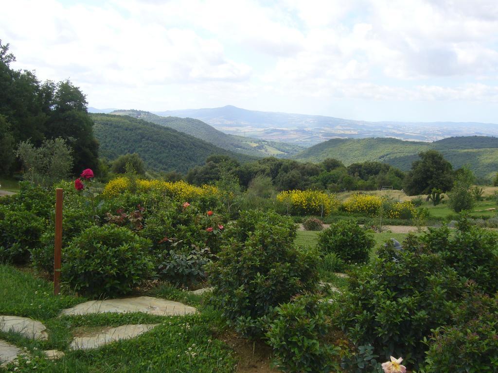 Podere Carceroni Guest House Poggi del Sasso Exterior photo